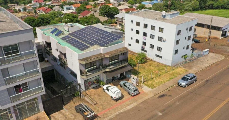 exemplo de instalação de energia solar em condomínios