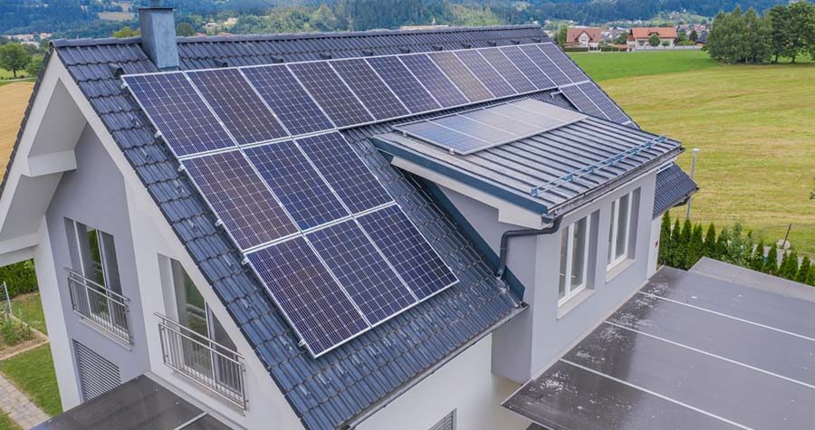 casa com sistema fotovoltaico instalado, para demonstrar as vantagens e desvantagens da energia solar